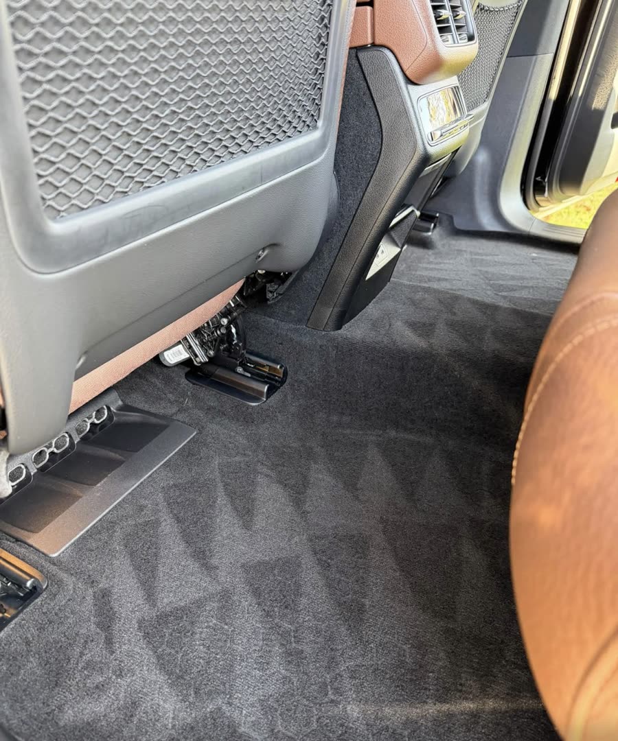 Mercedes rear floor after detail